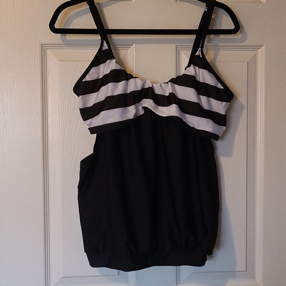 2 pc swim suit (NWOT)